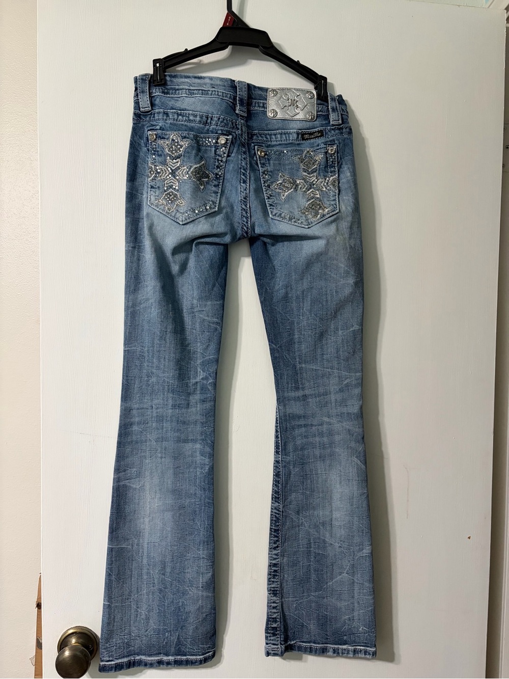 Light wash miss me easy boot mid-rise jeans. Size 25